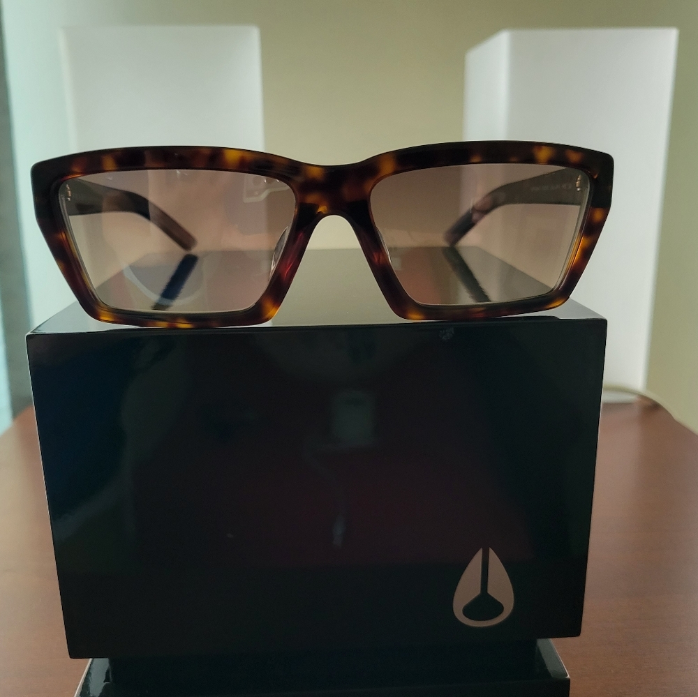 Women's PRADA Designer Sunglasses NWOT 🌞 ❤️ 🌞